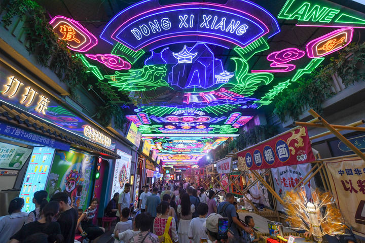 十里秦淮焕新，折射中国经济强劲脉动