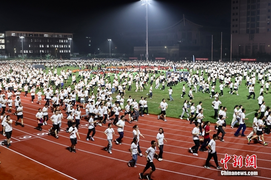 北京大学举办“新生第一跑”活动