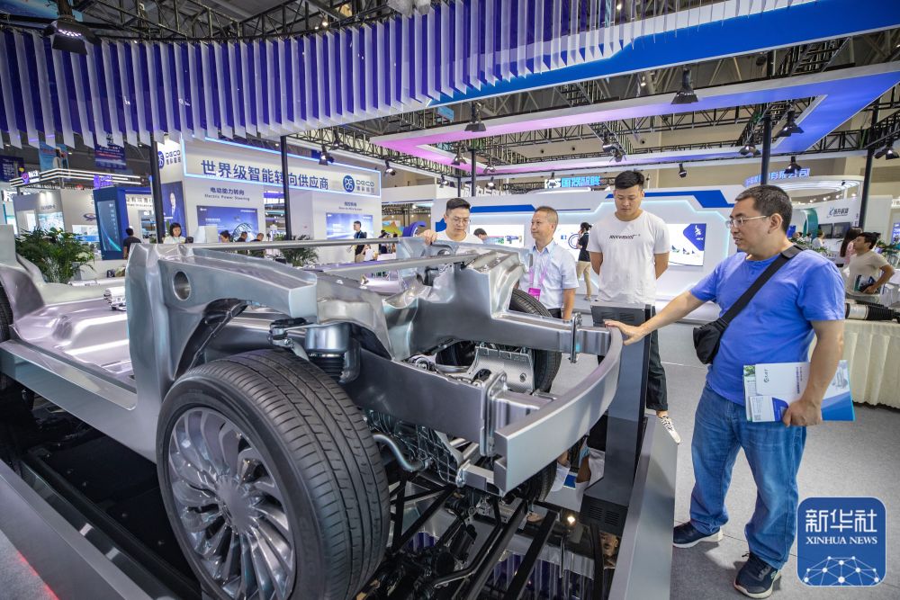 新华全媒+丨2023中国国际智能产业博览会拉开帷幕