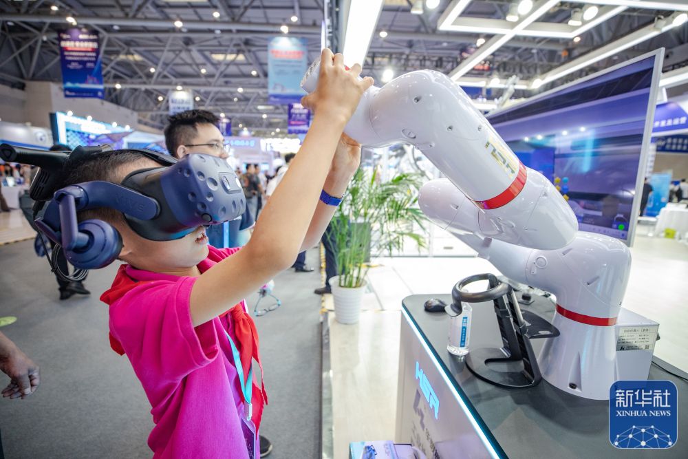 新华全媒+丨2023中国国际智能产业博览会拉开帷幕