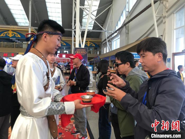 台湾少数民族同胞访内蒙古：在品味特色文化中感受发展