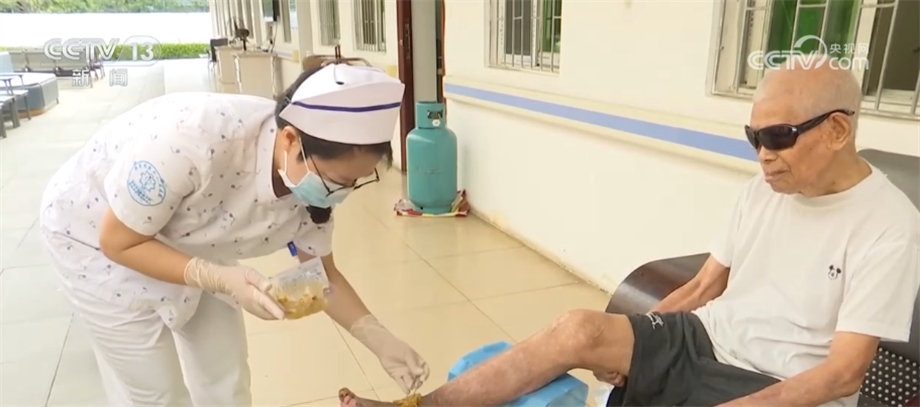 第49届南丁格尔奖获得者邢少云：把麻风病患者当成自己的亲人