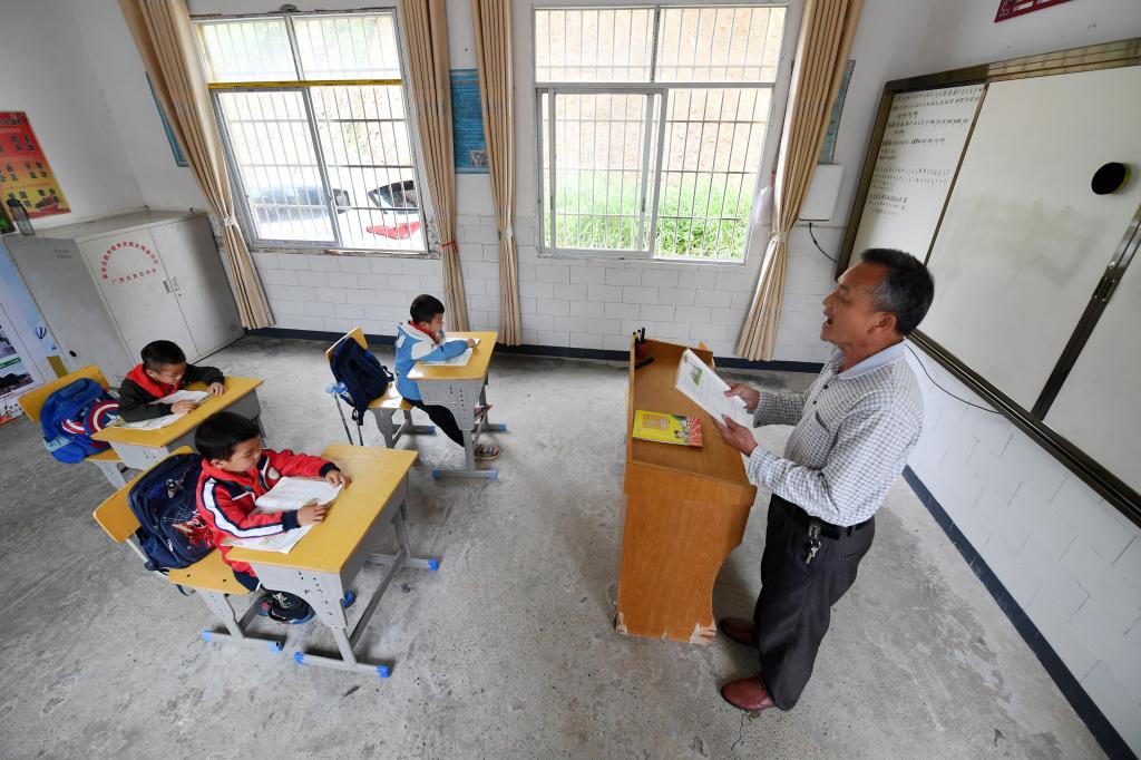 我在现场·照片背后的故事丨11年6万多张照片，只想让大山教师的守望被看见