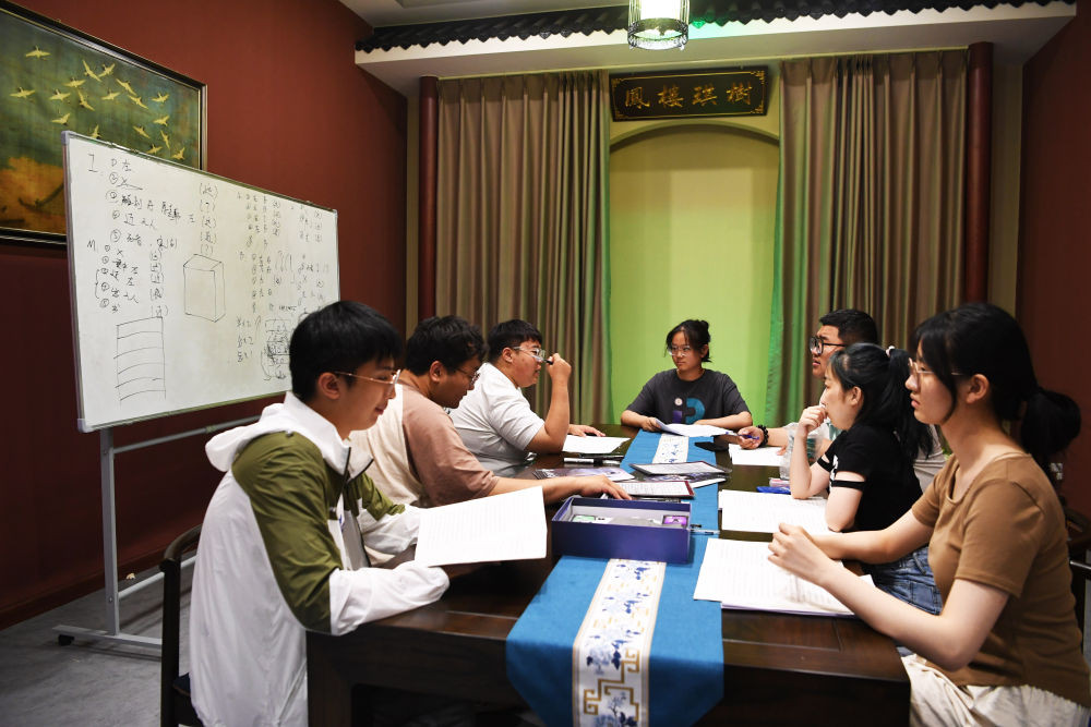 一城文韵共烟火——人文经济视野下的开封观察
