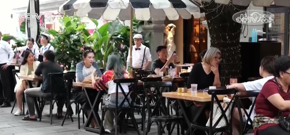 对摊点设置进行规范管理 多种业态融合增添城市活力