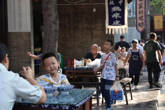 夜话袁家村，解码关中这个“网红村”咋“长红” | 高质量发展调研行&middot;陕西站