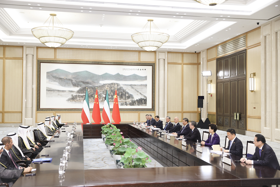 习近平会见科威特王储米沙勒