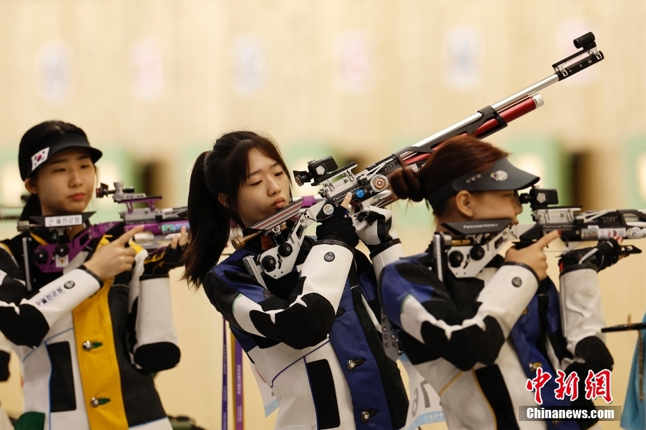 （杭州亚运会）中国队获得女子10米气步枪团体赛金牌