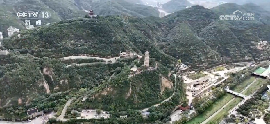 在飘扬的五星红旗下 每一处光景都是锦绣中国