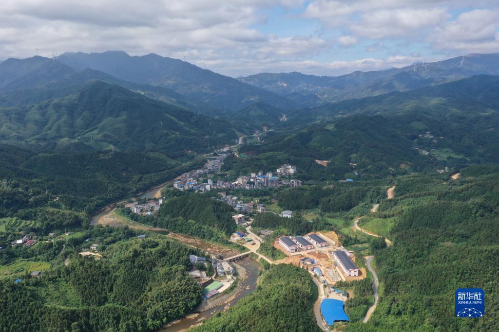 大学生村官杨宁:13年最美青春年华扎根大苗山