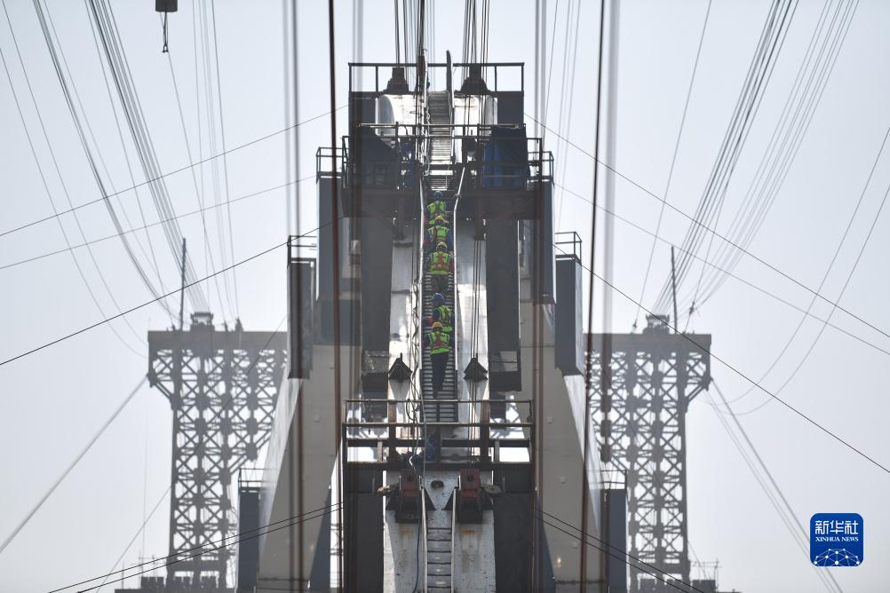 陕西东庄水利枢纽泾河大桥主拱合龙