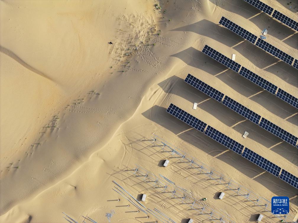 内蒙古达拉特旗:金沙如海翻“蓝浪”