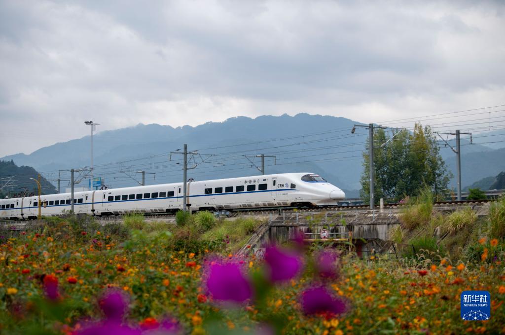贵广高铁10月11日起最高时速按300公里运营