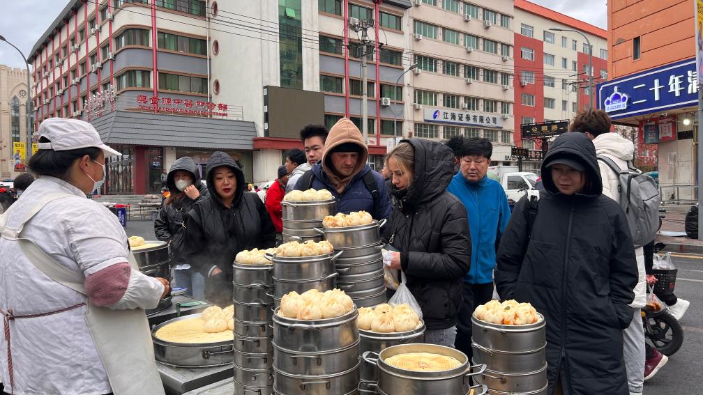 互免签激发出境游 黑龙江边境早市频现“洋面孔”