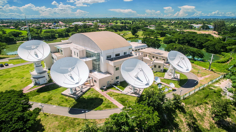 千里共此卷|妙笔出新意 2016年8月1日拍摄的老挝首都万象的老挝一号通信卫星地面站全景。