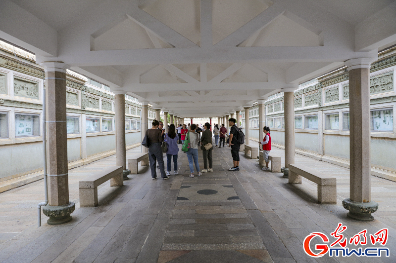 组图丨“闽南石雕博物馆”中游客多
