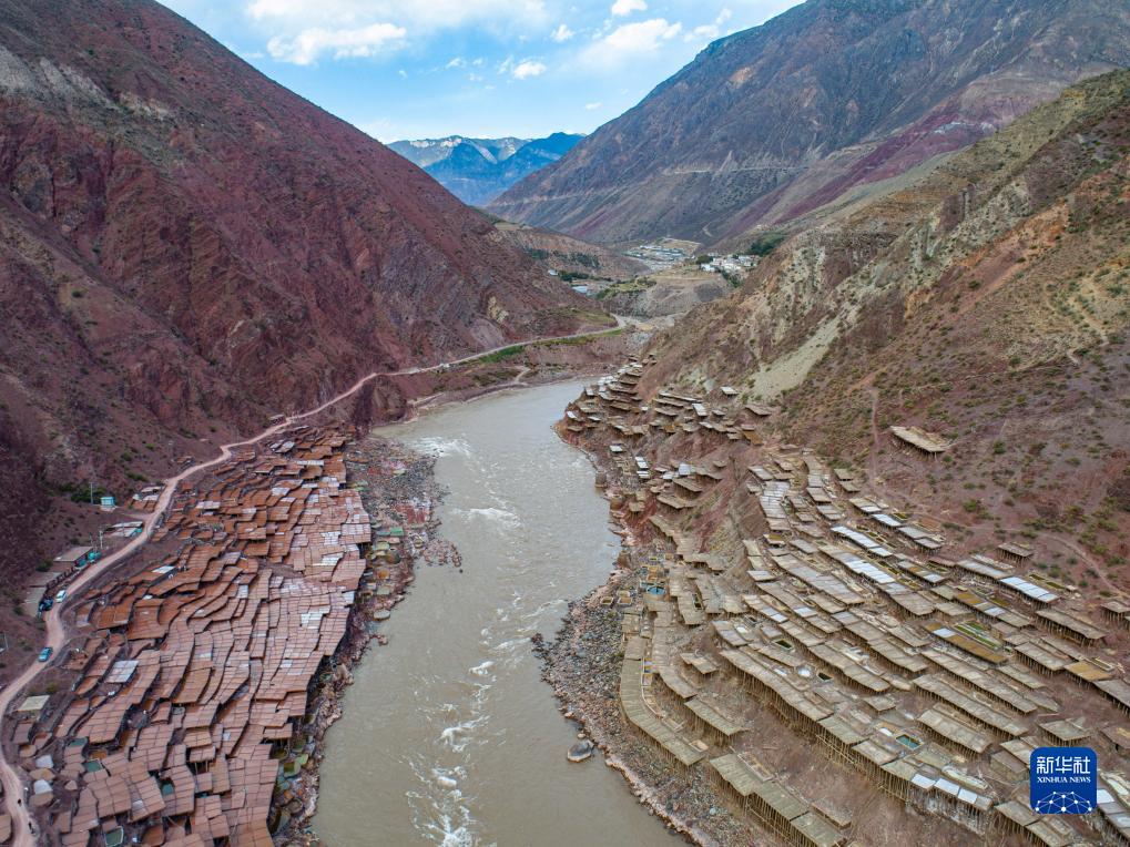 西藏：澜沧江畔的千年古盐田