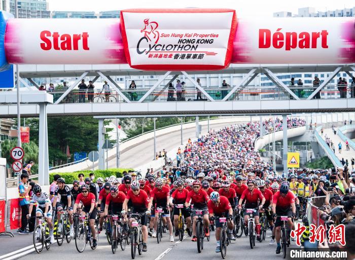 香港单车节开幕 近5000名车手驰骋维港畔