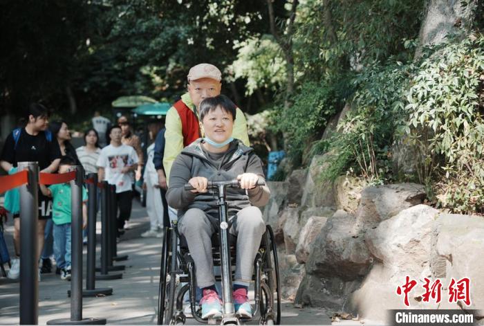 亚残运会观察：无“碍”城市，一路有爱前行