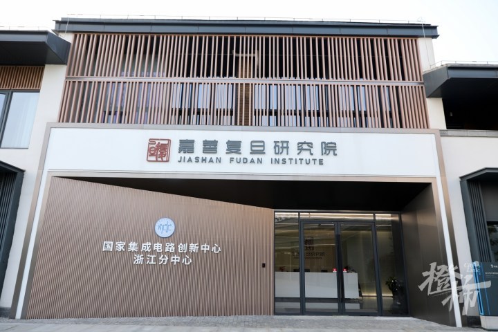 乌镇峰会十年：自动驾驶，移动充电机器人，历史首次“绿电办会”