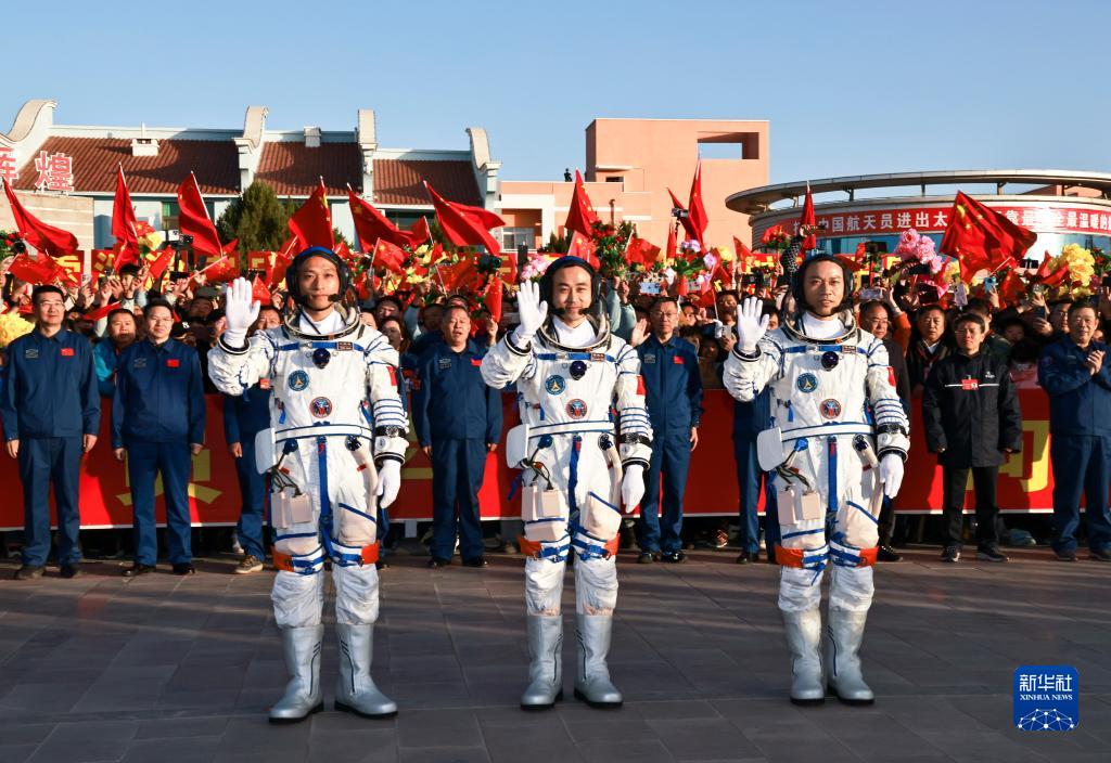 神舟十七号载人飞行任务航天员乘组出征仪式在酒泉卫星发射中心举行