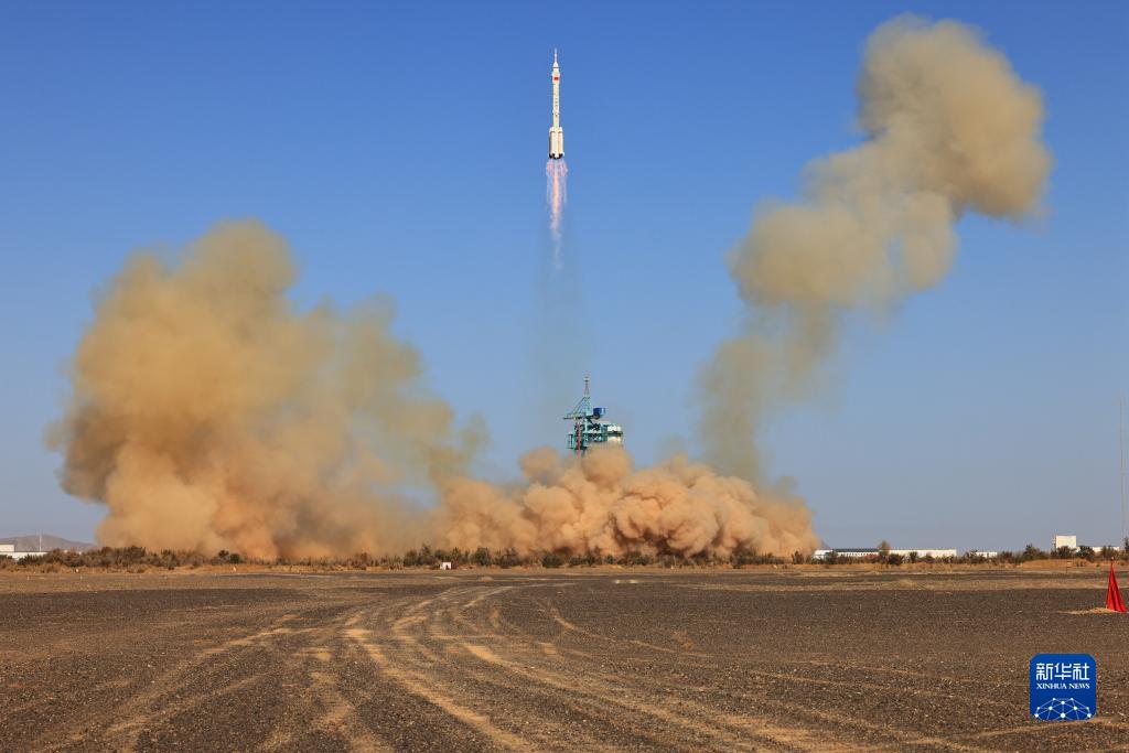 神舟十七号载人飞船发射圆满成功