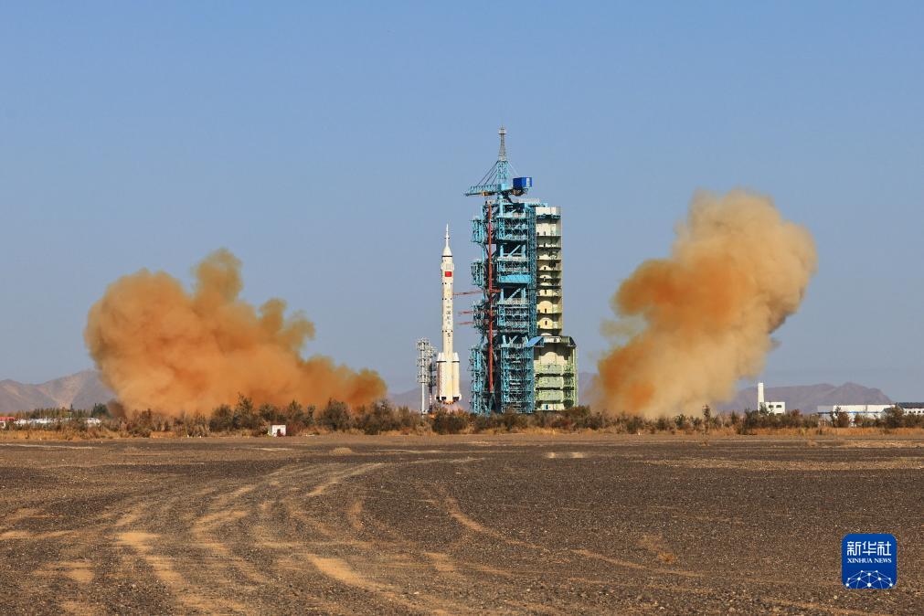 神舟十七号载人飞船发射圆满成功