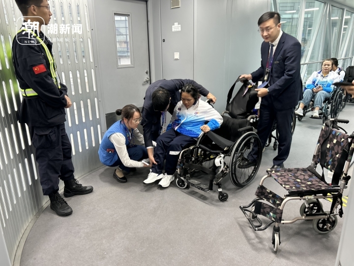 温暖告别！杭州机场迎亚残运会代表团出港高峰，他们说一定会再来