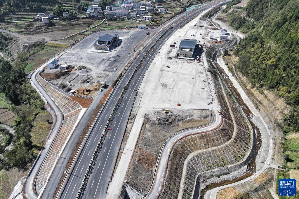 新华全媒+丨巫镇高速通车在即 陕西重庆连起高速公路新通道