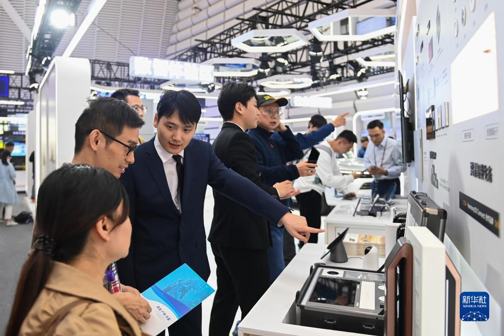 从“互联网之光”成果洞见未来——2023年世界互联网大会“互联网之光”博览会在乌镇开幕