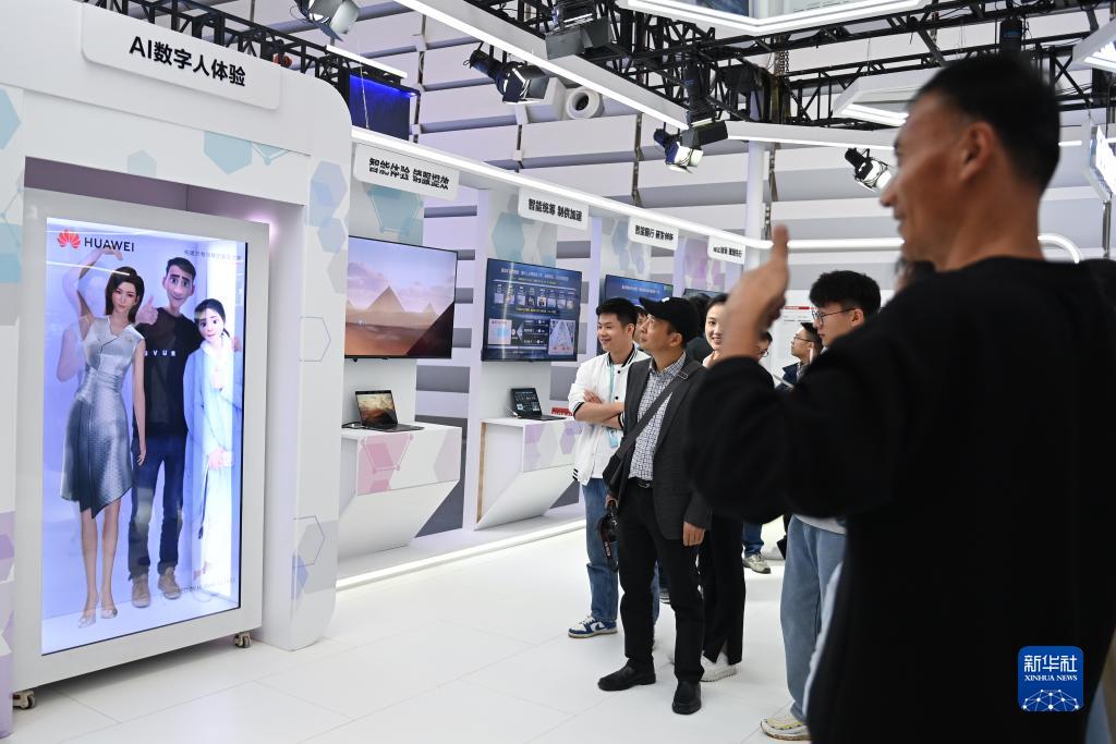 从“互联网之光”成果洞见未来——2023年世界互联网大会“互联网之光”博览会在乌镇开幕