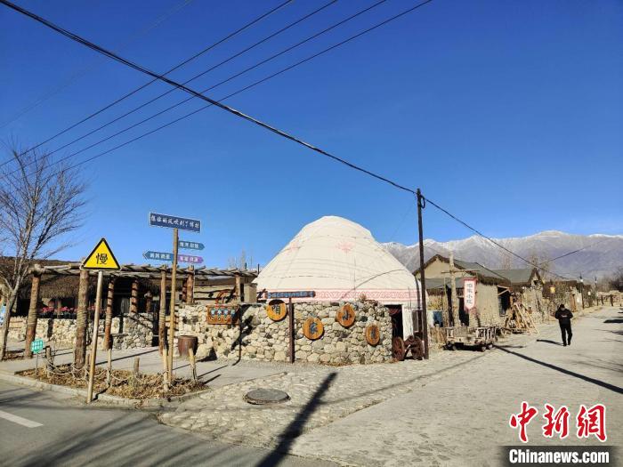 （走进口岸看新疆）新疆温泉博格达尔村：昔日牧业村 今朝变“网红”