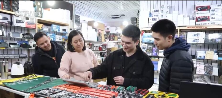走进口岸看新疆 感受新疆发展活力与和美新画卷