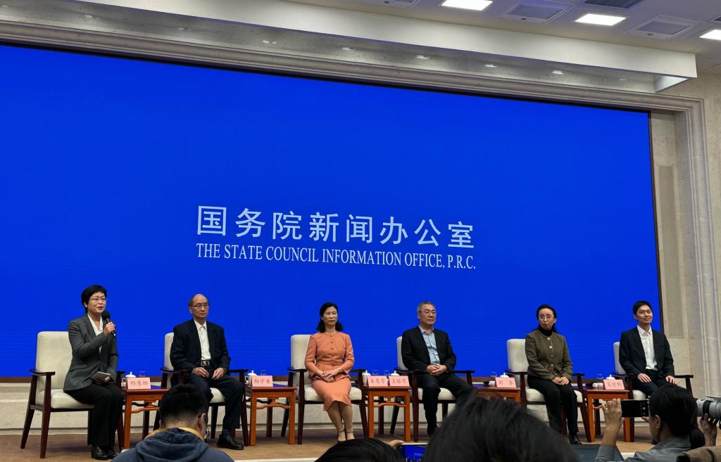 仁心仁术书写大爱无疆——国新办发布会介绍中国援外医疗队群体代表事迹