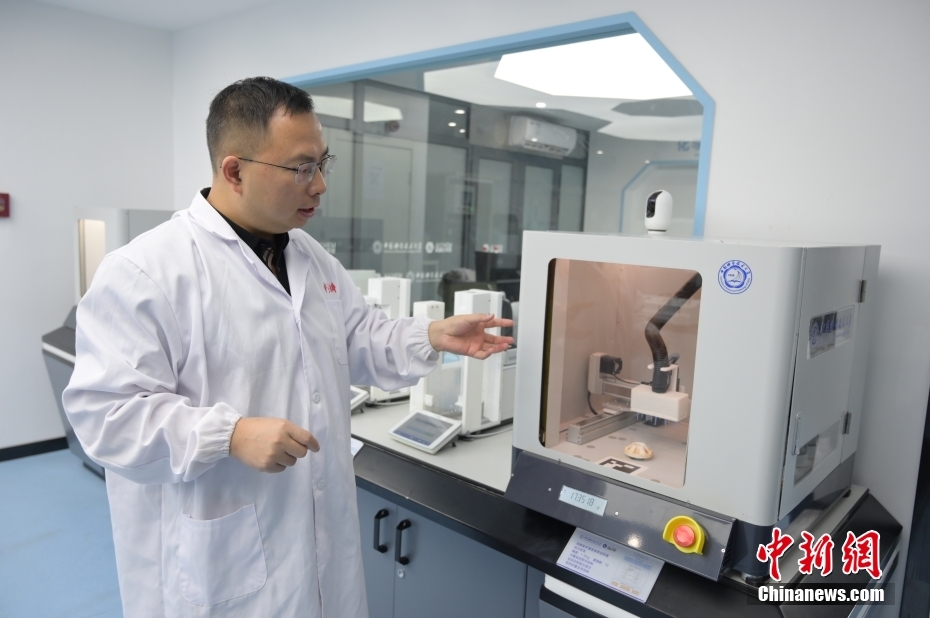 中国科大机器化学家采用火星陨石智能创制产氧电催化剂