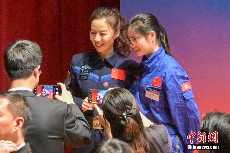 中国载人航天工程展在香港举行开幕典礼