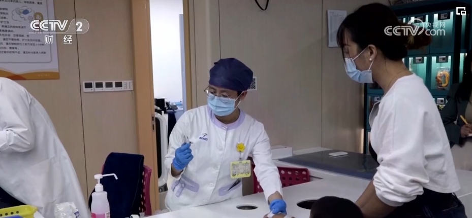 自测阳性等于感染？何时就诊？是否需二次就医？专家回应……