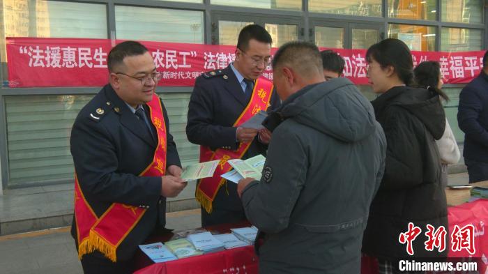 國家憲法日新疆喀什市多地同步普法