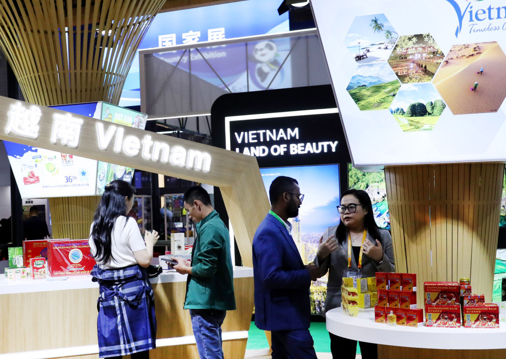 为中越关系发展定向把舵 推动亚太共同发展繁荣——写在习近平总书记即将对越南进行国事访问之际