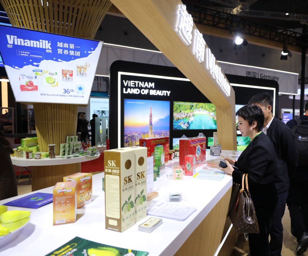 为中越关系发展定向把舵 推动亚太共同发展繁荣——写在习近平总书记即将对越南进行国事访问之际