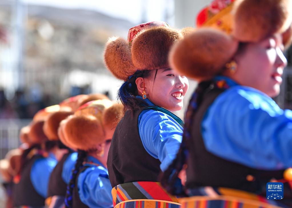 西藏康马县:村文艺演出队尽展农牧民新风貌