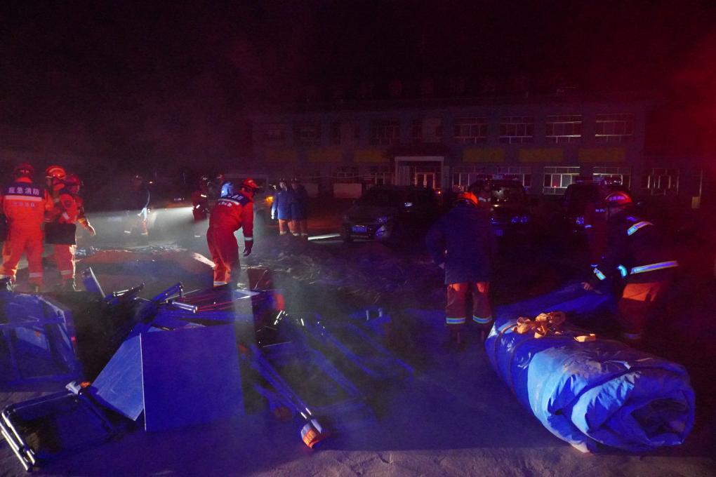 寒夜里的生命守护——甘肃积石山6.2级地震灾区首夜目击