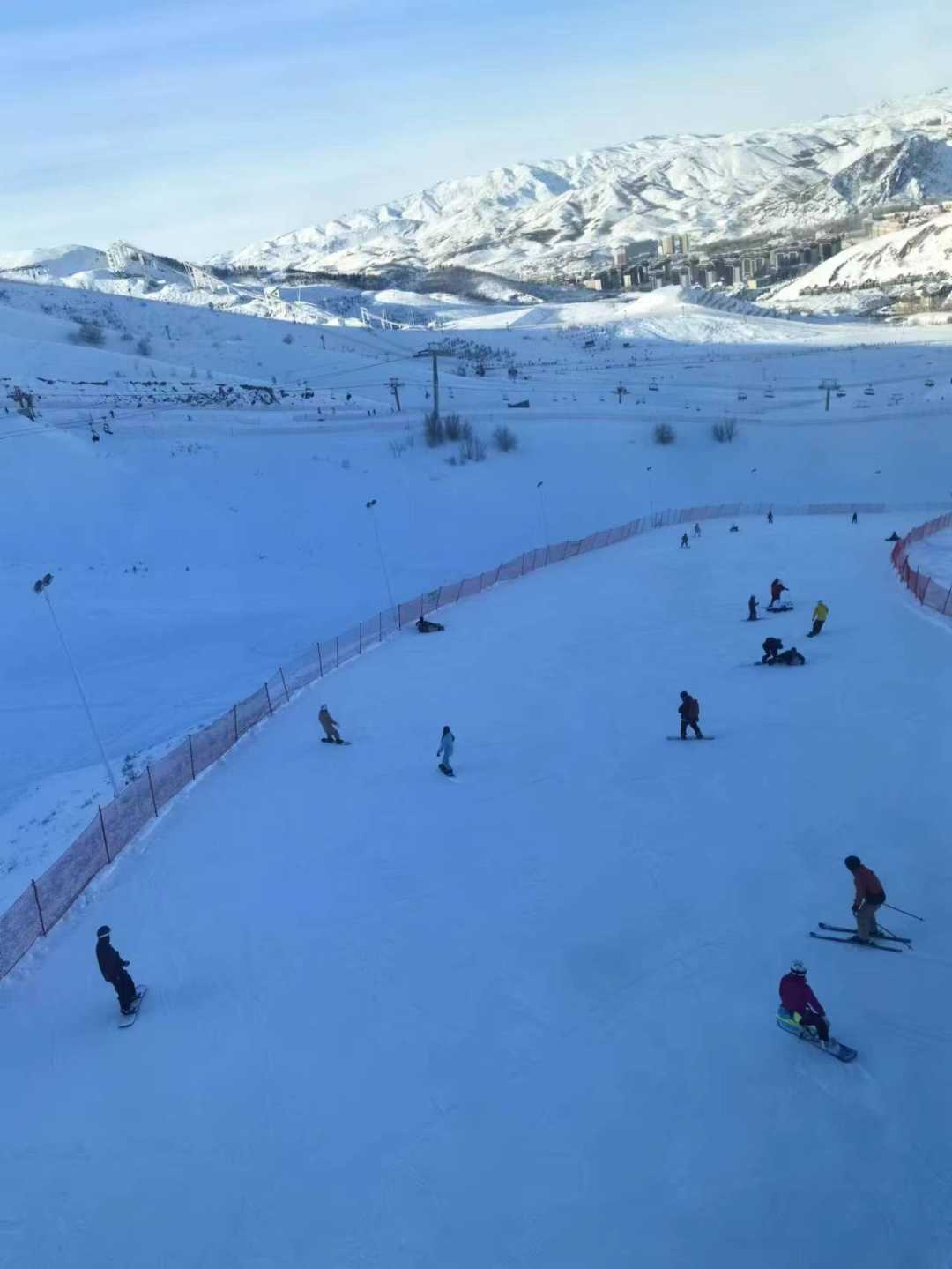 追着雪花看新疆∣阿勒泰学生的体育课，你羡慕了吗