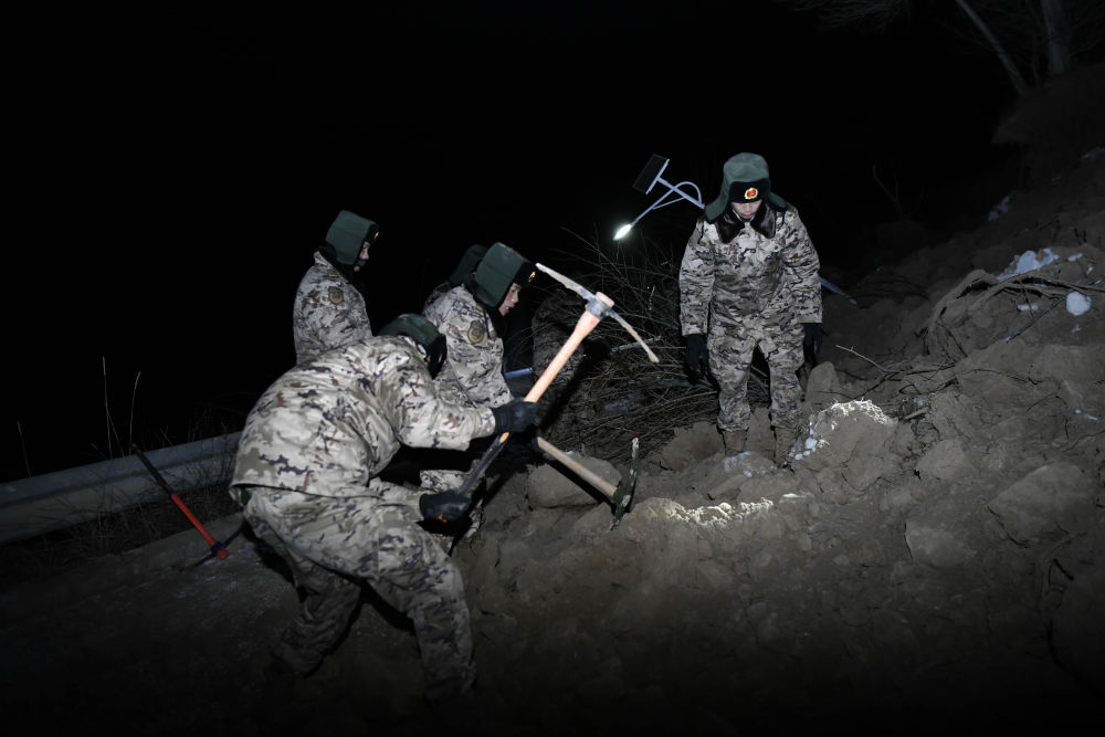 来自积石山地震灾区的最新报道丨每一缕光线，都是希望