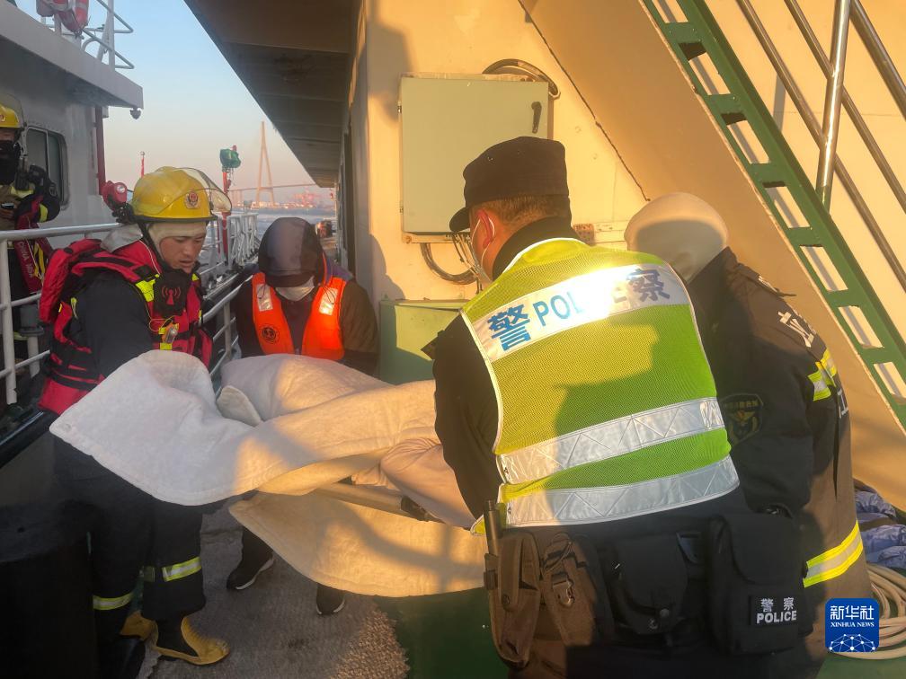 一韩国籍空载船舶在长江常熟段起火 遇险22人已全部获救
