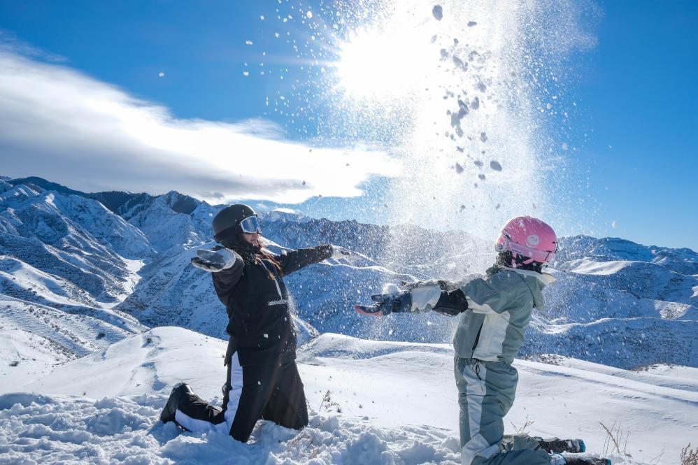 四季看新疆之追着雪花看新疆丨寒冬变“燃冬”——新疆冰雪旅游一线扫描
