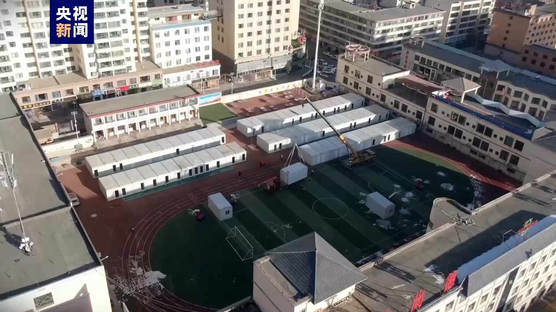 甘肃积石山6.2级地震灾区1165间板房教室全部搭建完毕