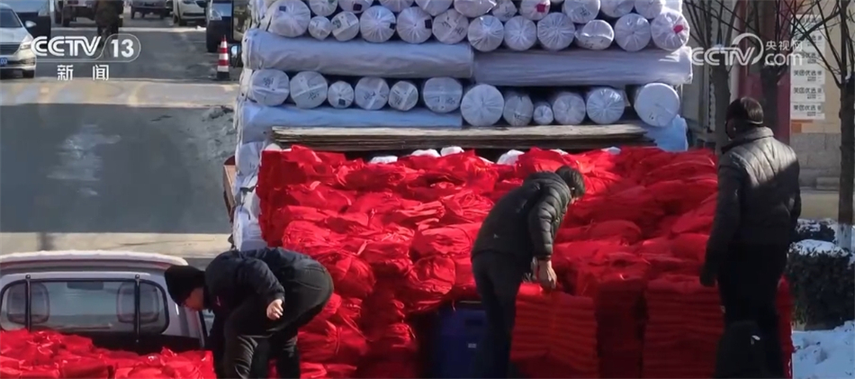 消费“旺起来” 百姓“乐起来” 年货市场临近春节“热”起来