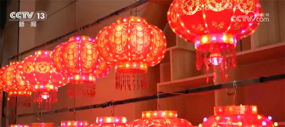 消费“旺起来” 百姓“乐起来” 年货市场临近春节“热”起来