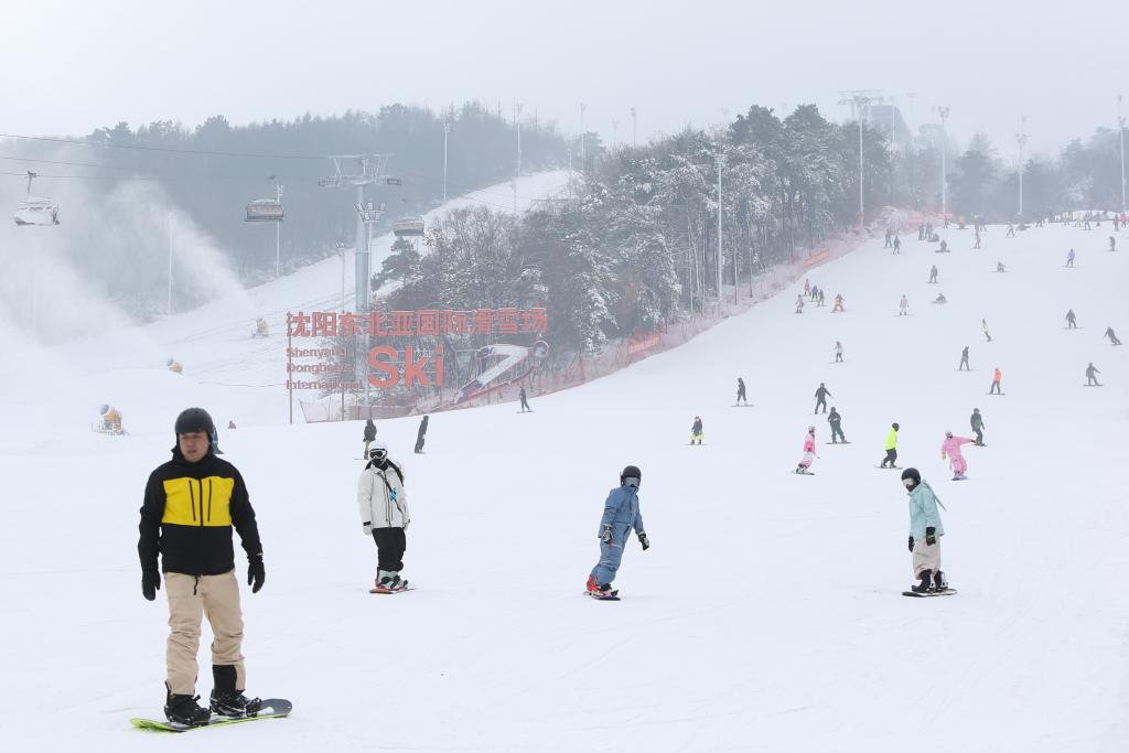 生活观察丨雪季沸腾如何安全又尽兴——多地雪场走访观察